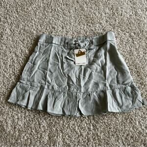 NWT Crown‎ of Hearts Ruffle Hem Elastic Waist Mini Skirt Size Large Youth